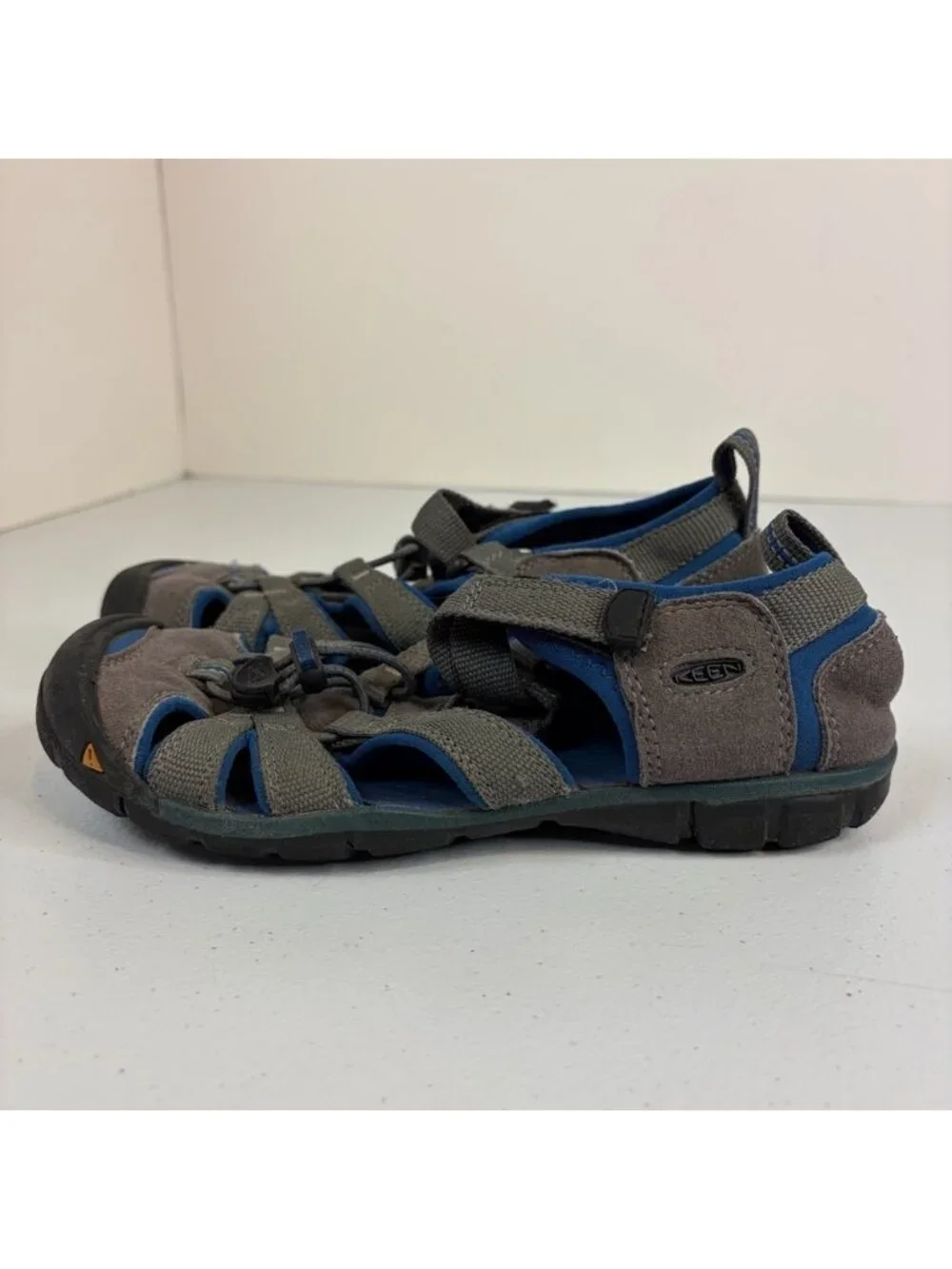 Keen Newport H2 Sandals Shoes Big Kid size 3 Outdoor Nature Shoe Gray Blue beach